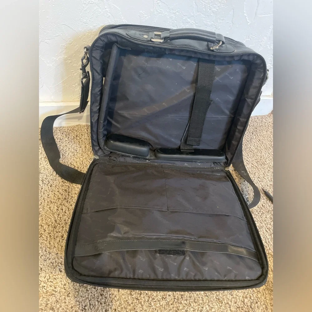 Targus Black messenger/ laptop bag